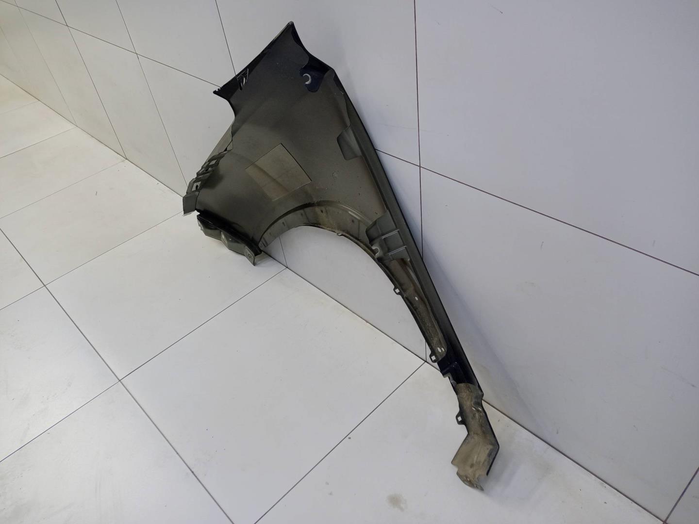 Крыло переднее правое