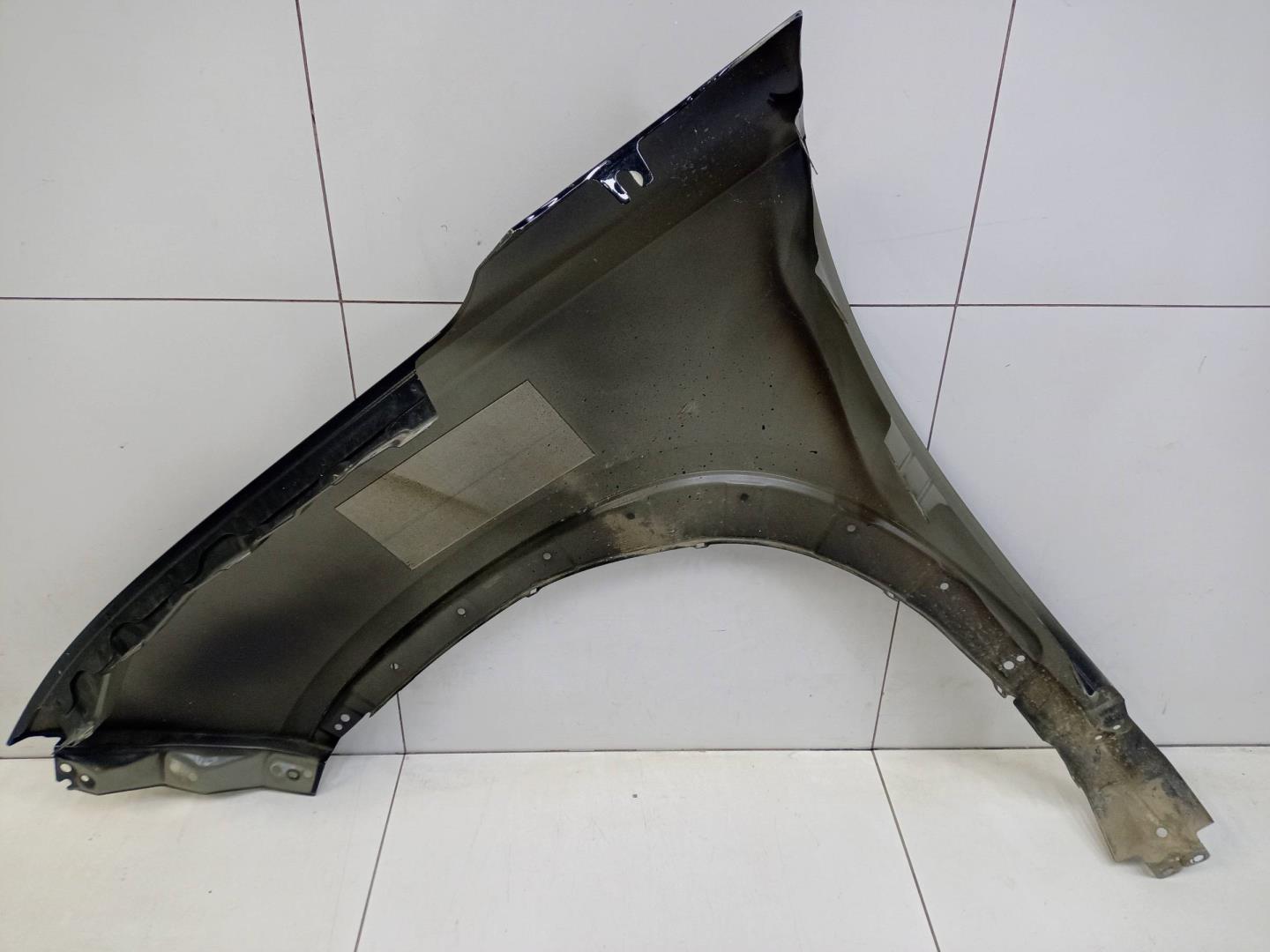 Крыло переднее правое