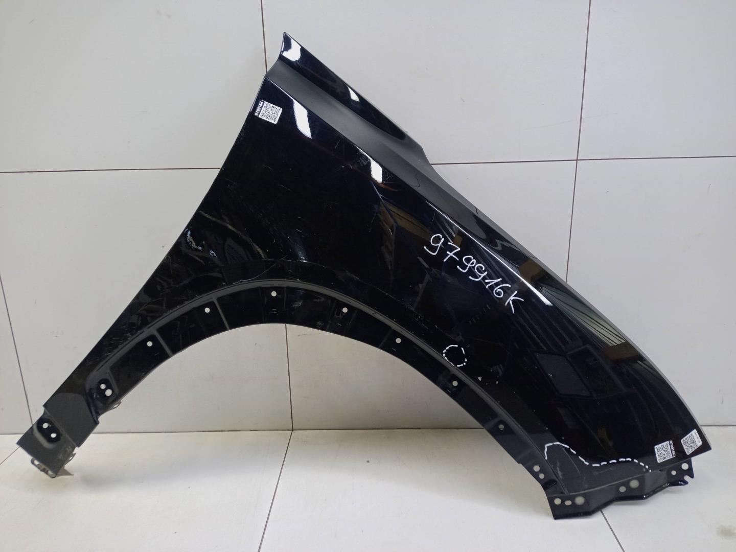 Крыло переднее правое