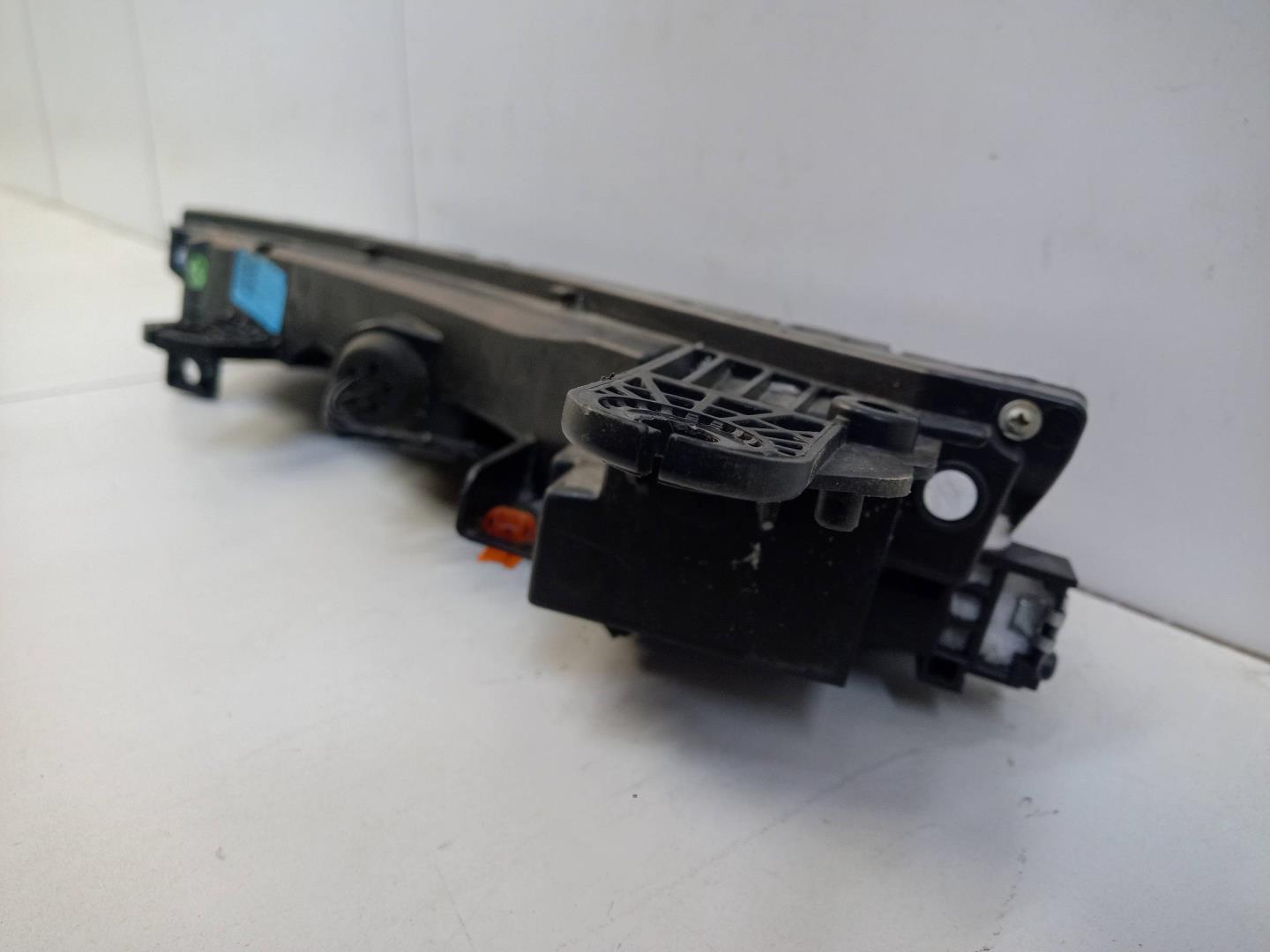 Фара дневного света правая (ходовые огни)