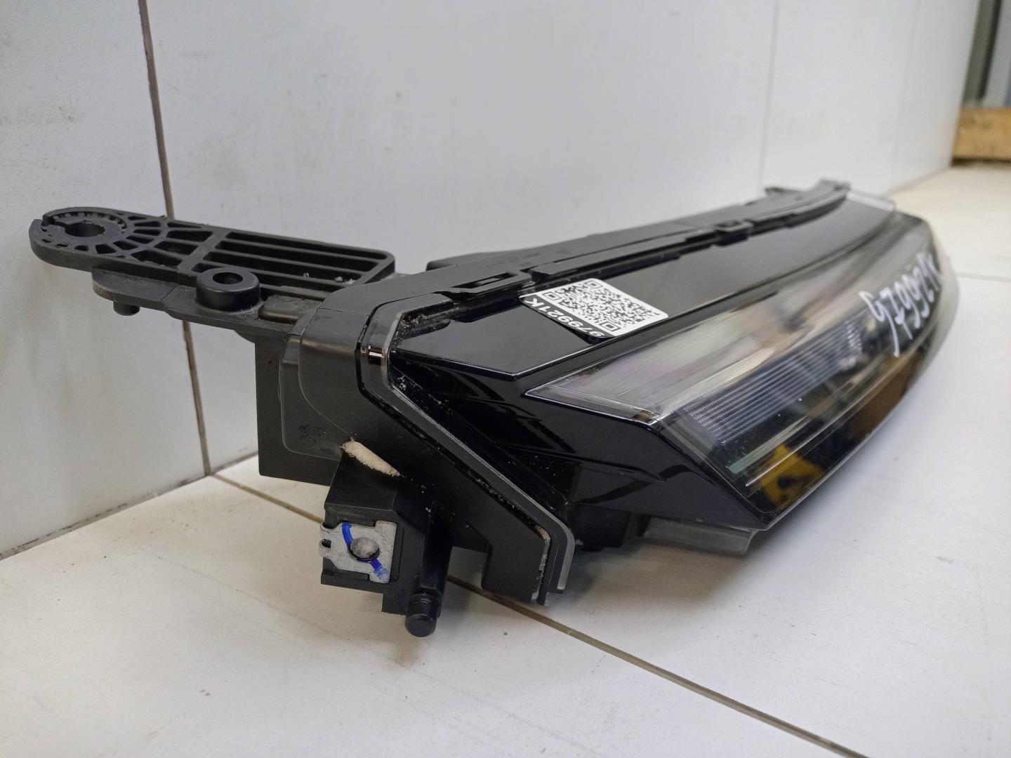 Фара дневного света правая (ходовые огни)