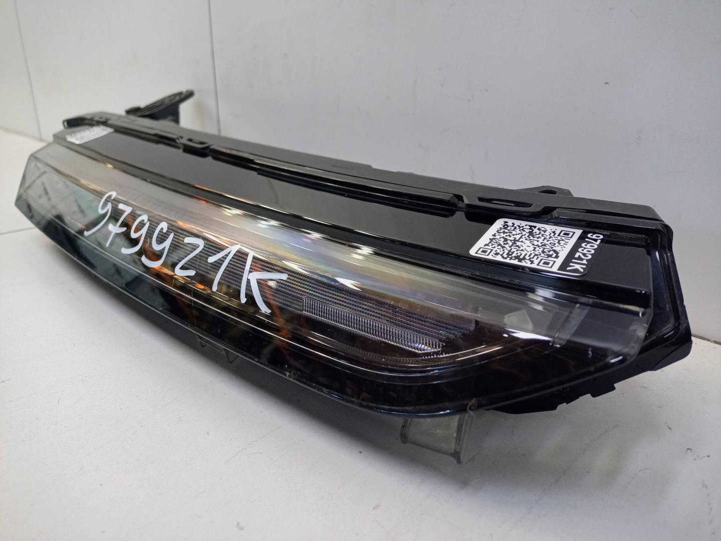 Фара дневного света правая (ходовые огни)