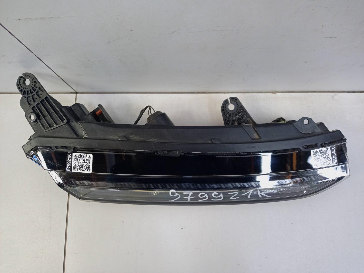 Фара дневного света правая (ходовые огни)