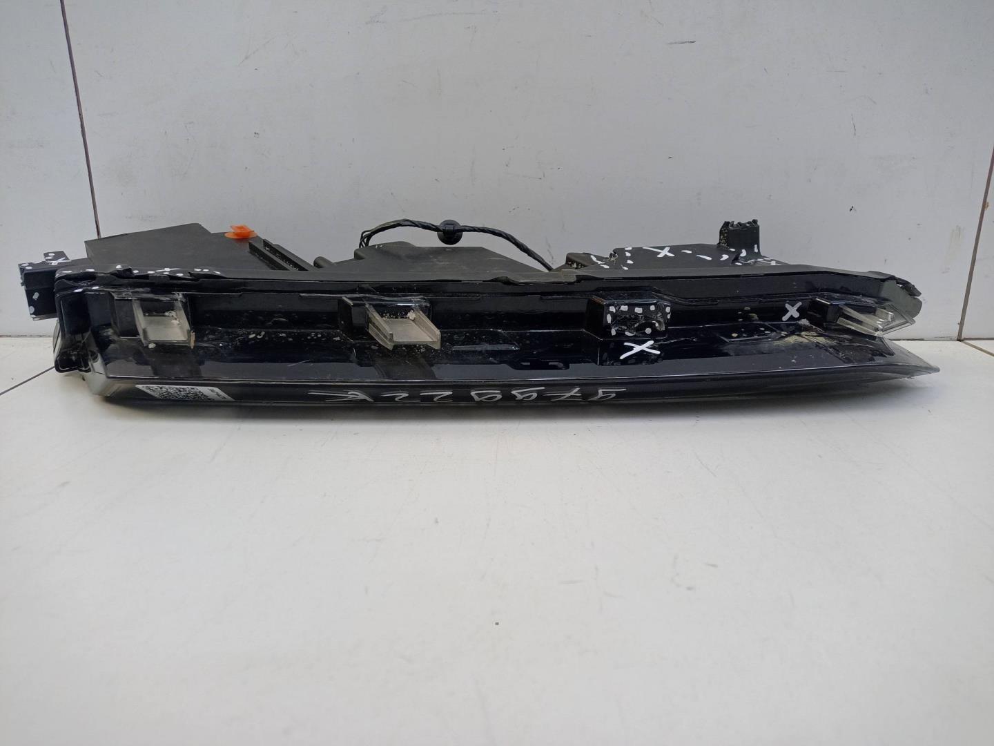 Фара дневного света левая (ходовые огни)