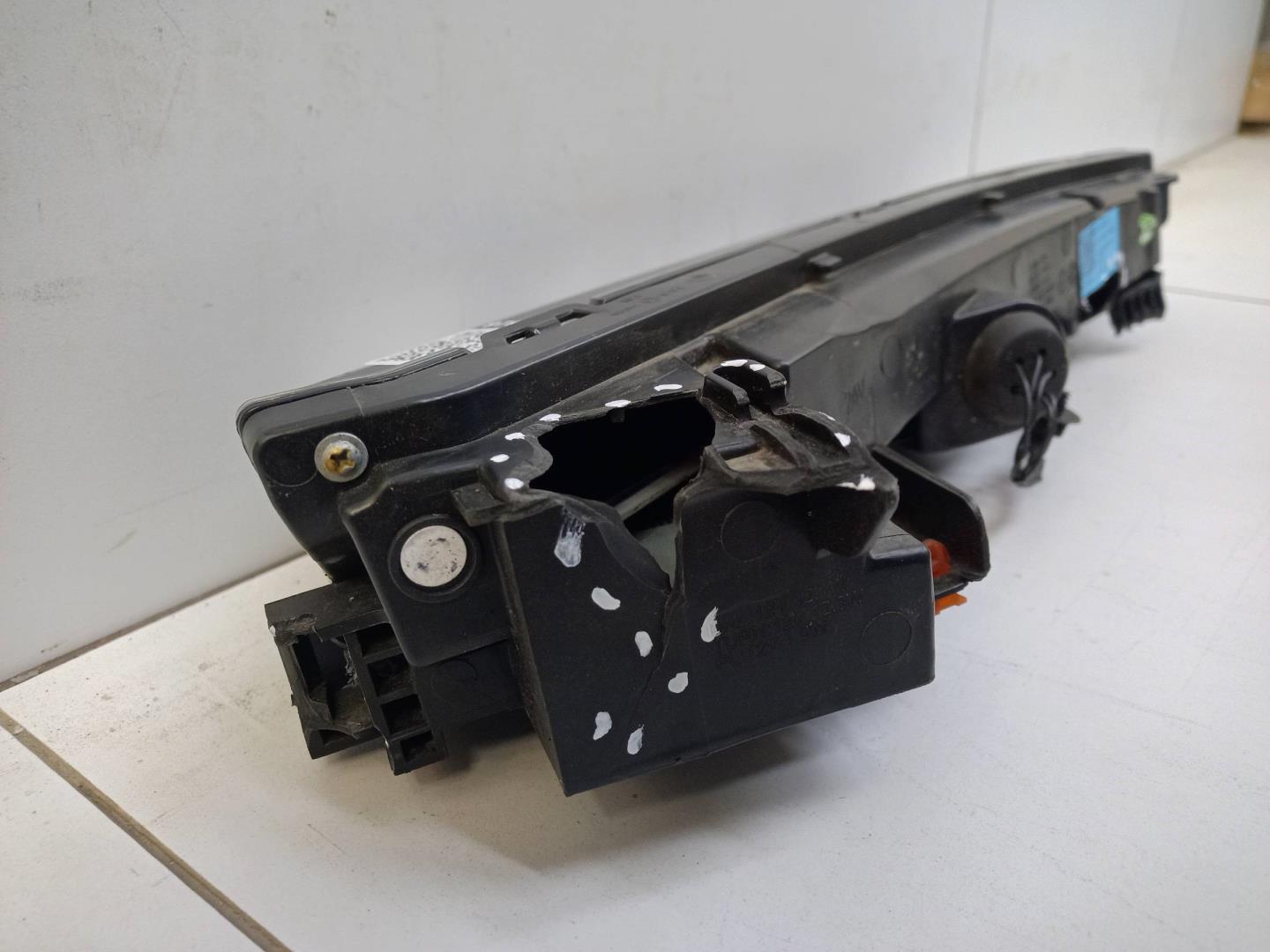 Фара дневного света левая (ходовые огни)