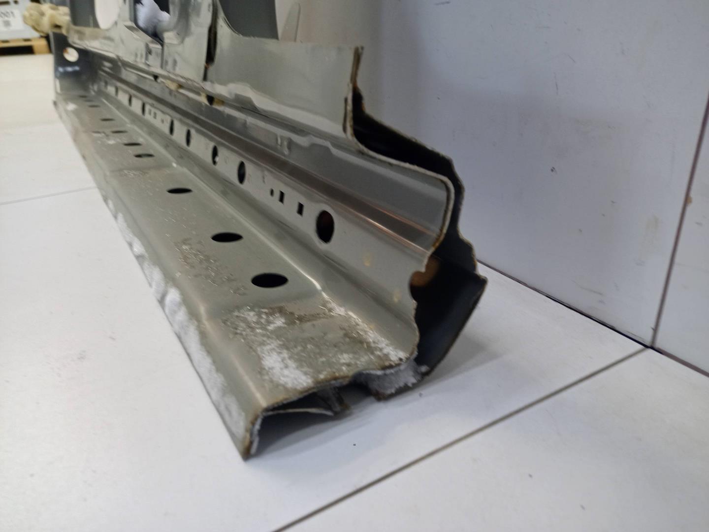 Кузовной элемент