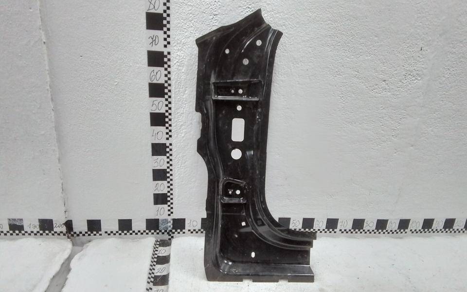 Стойка передней двери