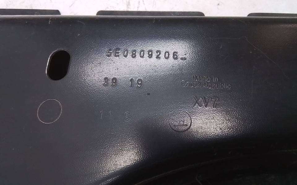 Стойка передней двери