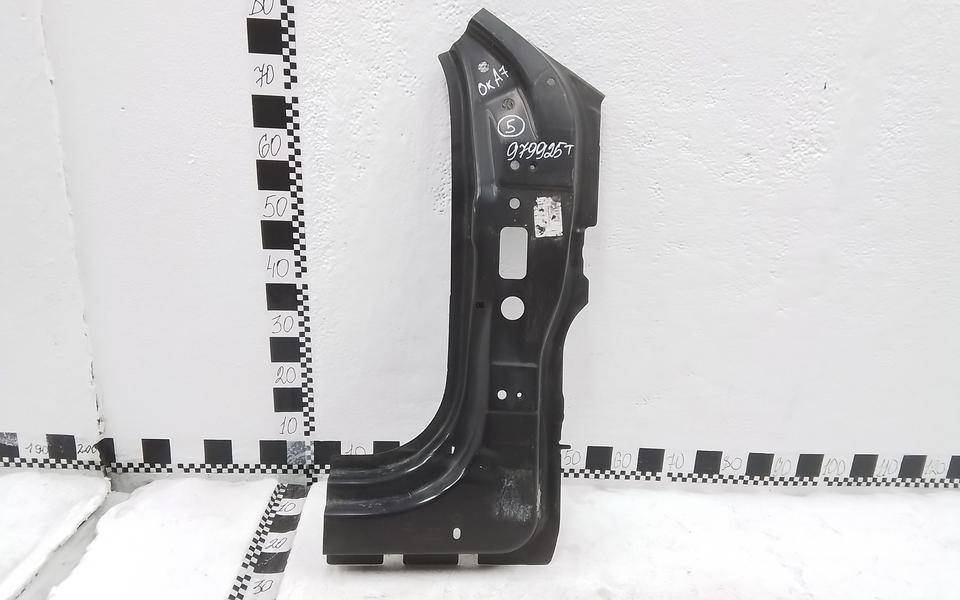 Стойка передней двери