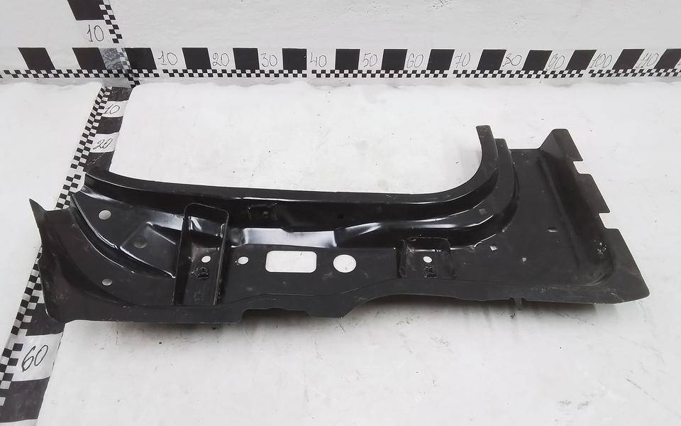 Стойка передней двери