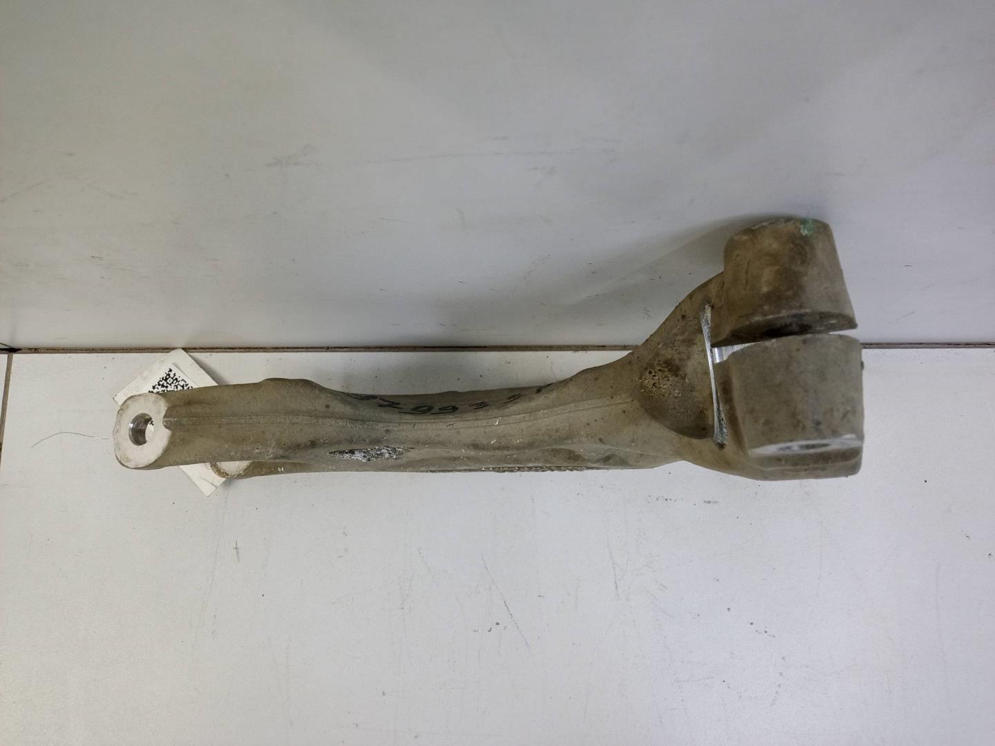 Кронштейн амортизатора левый