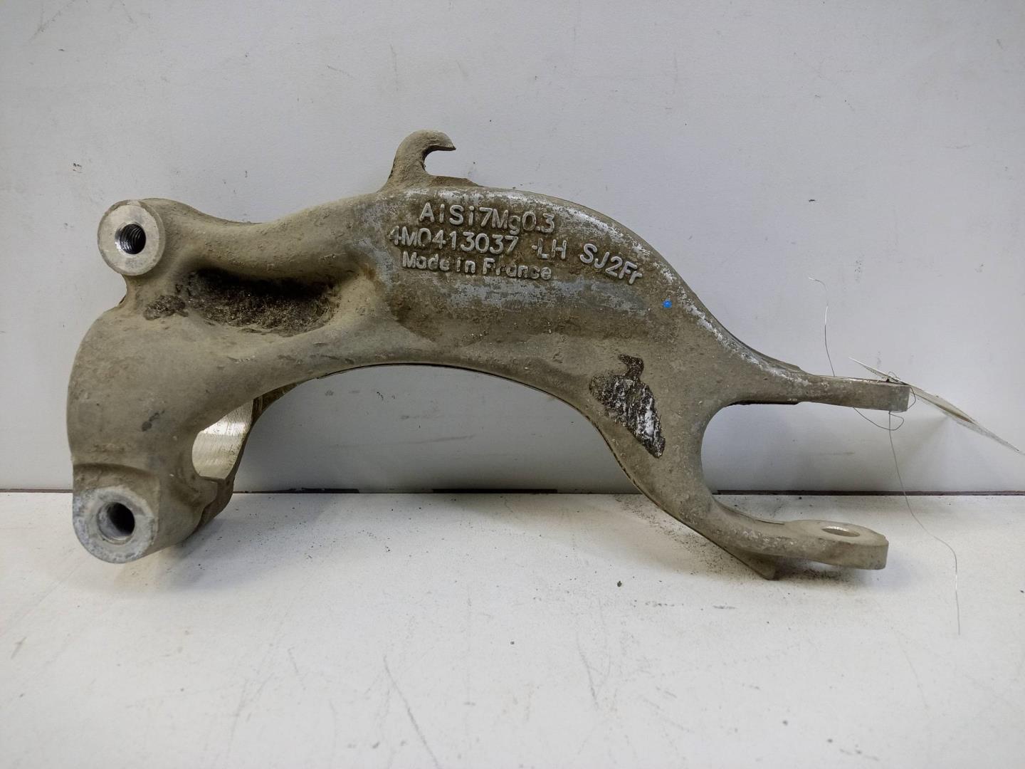 Кронштейн амортизатора левый