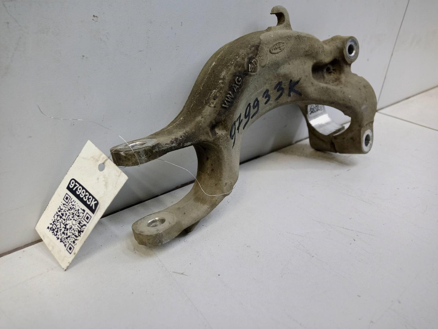 Кронштейн амортизатора левый