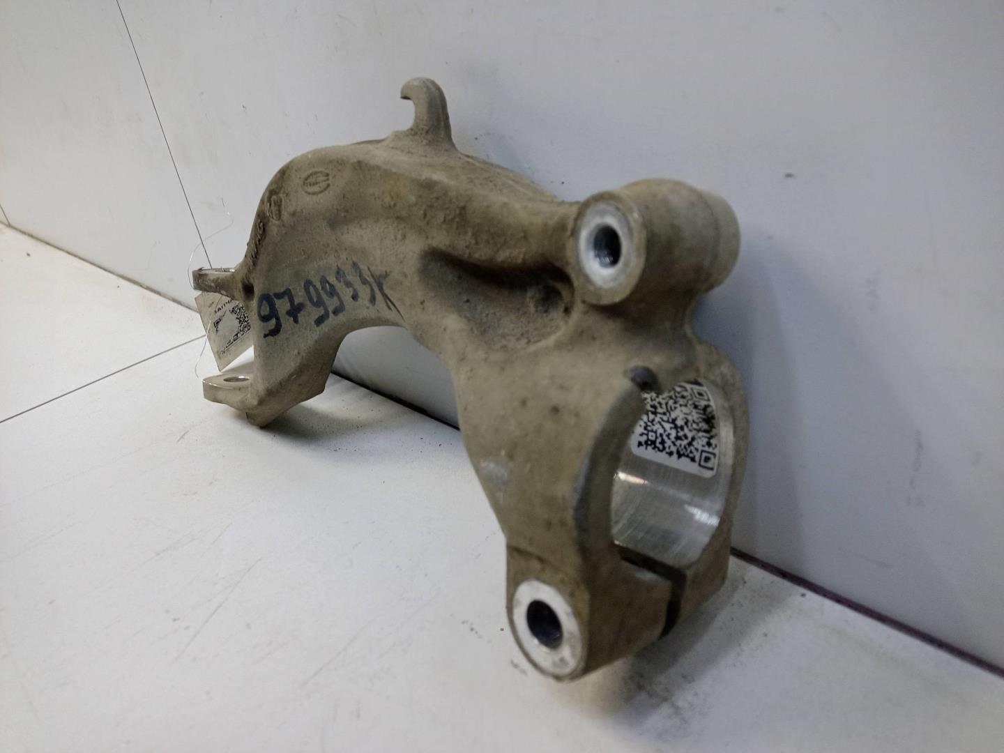 Кронштейн амортизатора левый