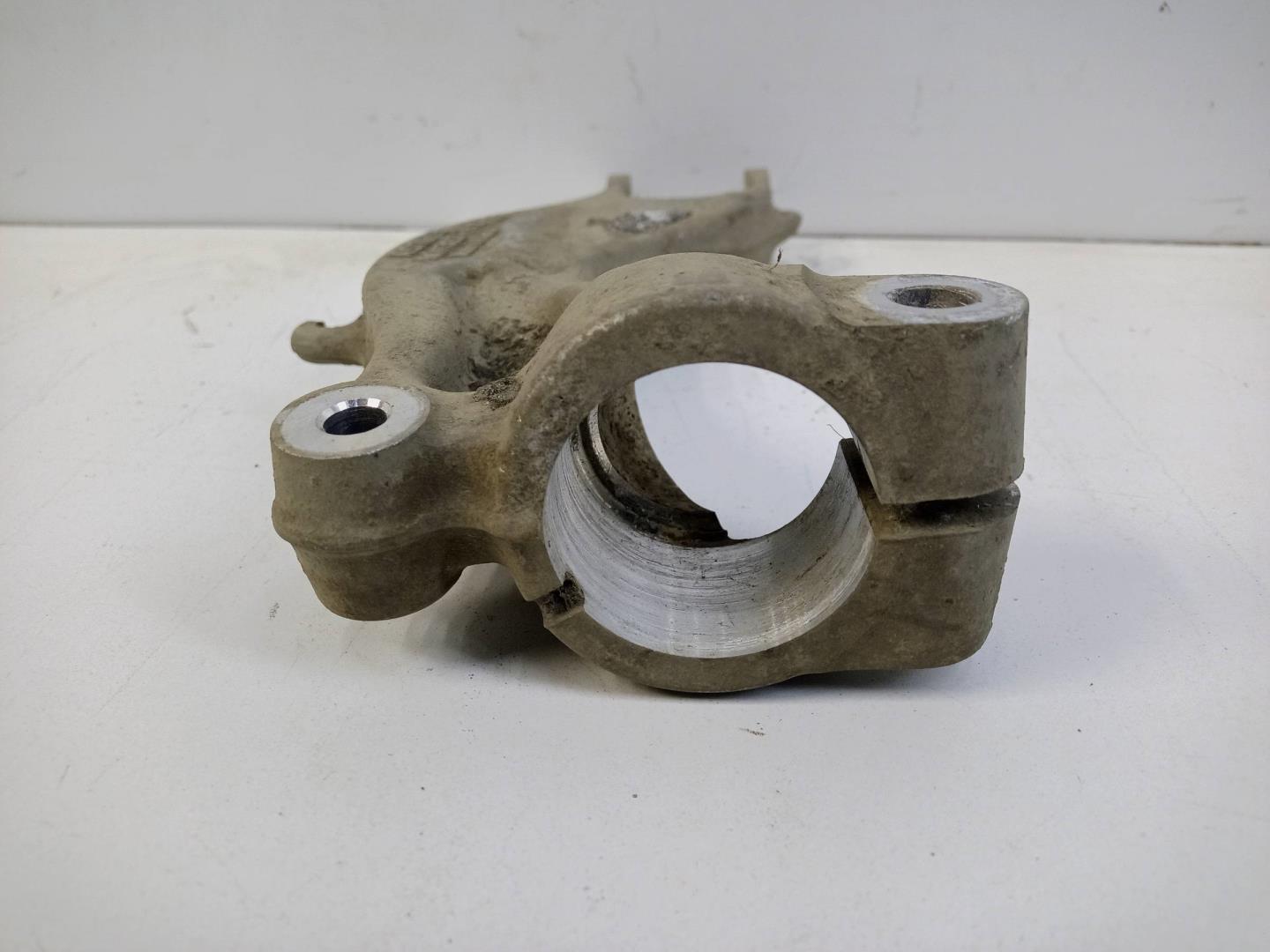 Кронштейн амортизатора левый