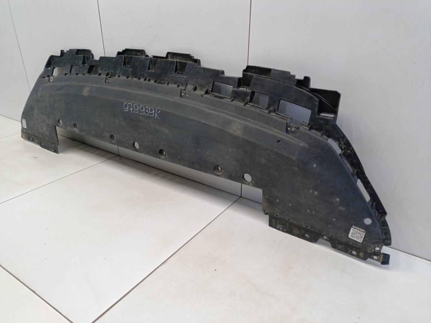 Пыльник двигателя центральный