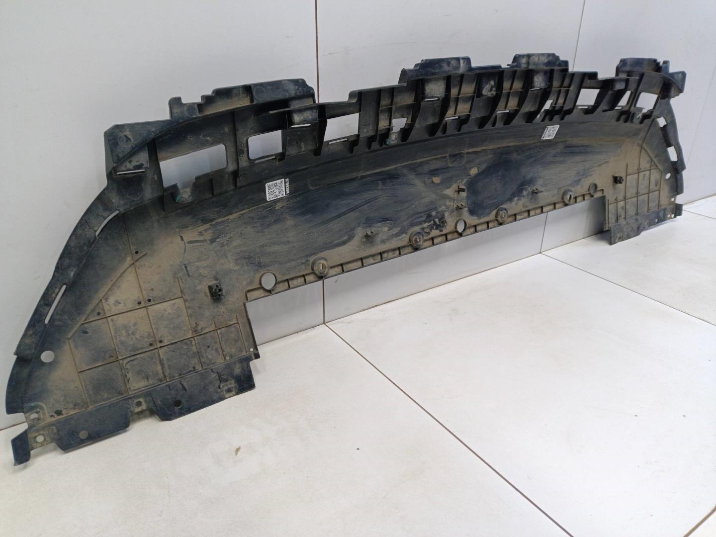 Пыльник двигателя центральный