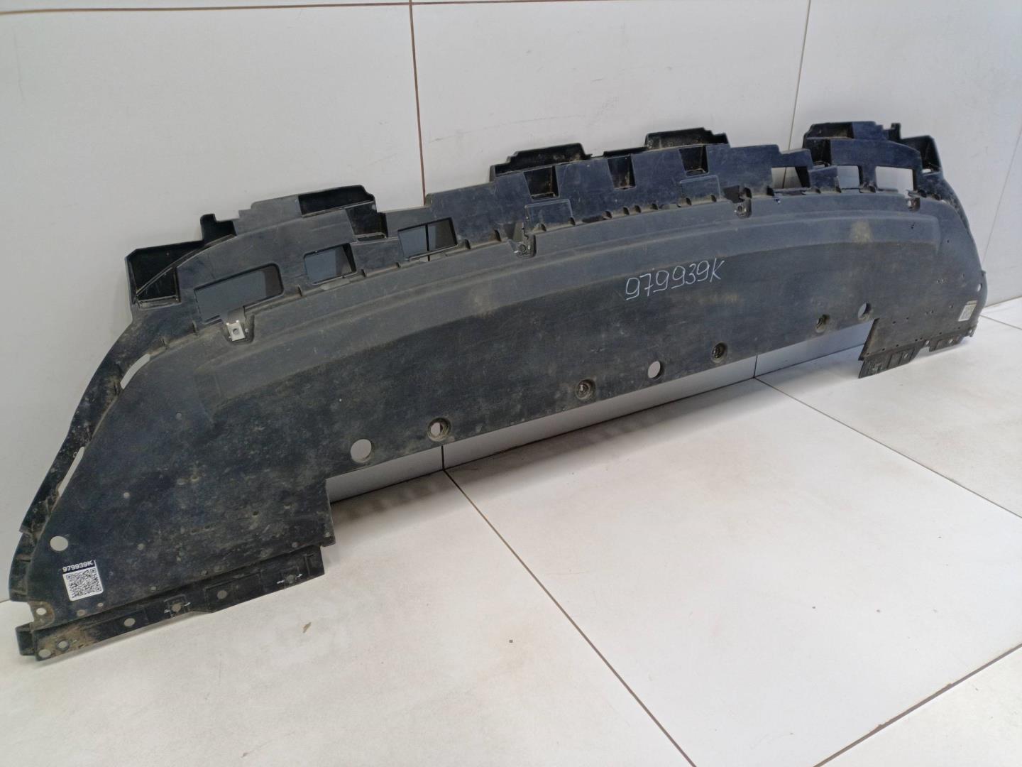 Пыльник двигателя центральный