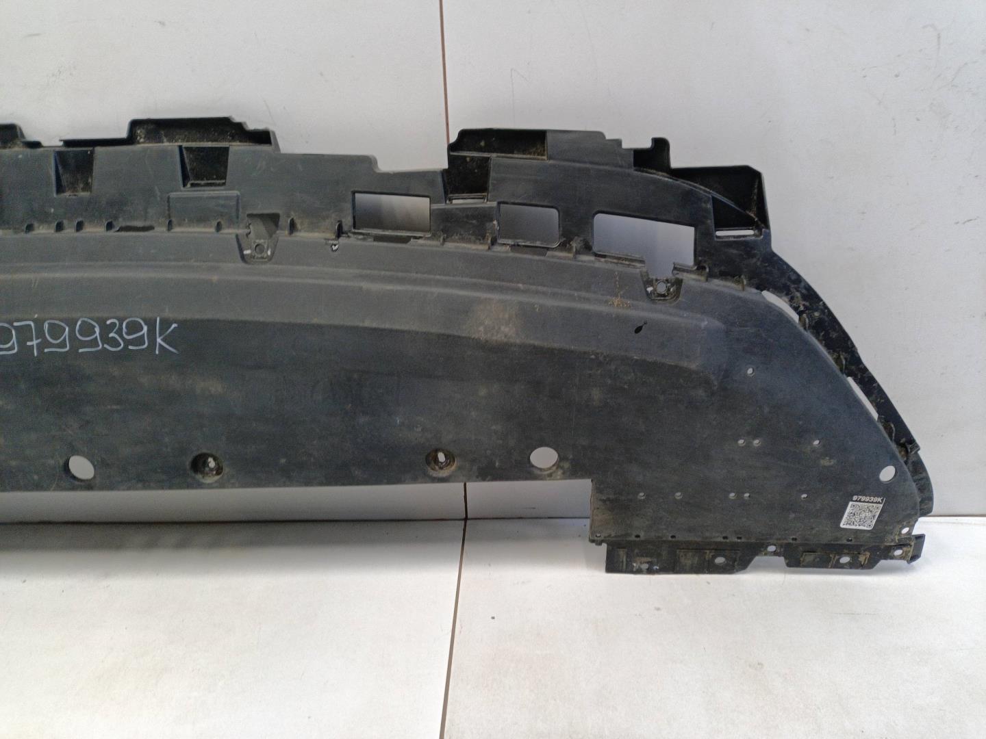 Пыльник двигателя центральный