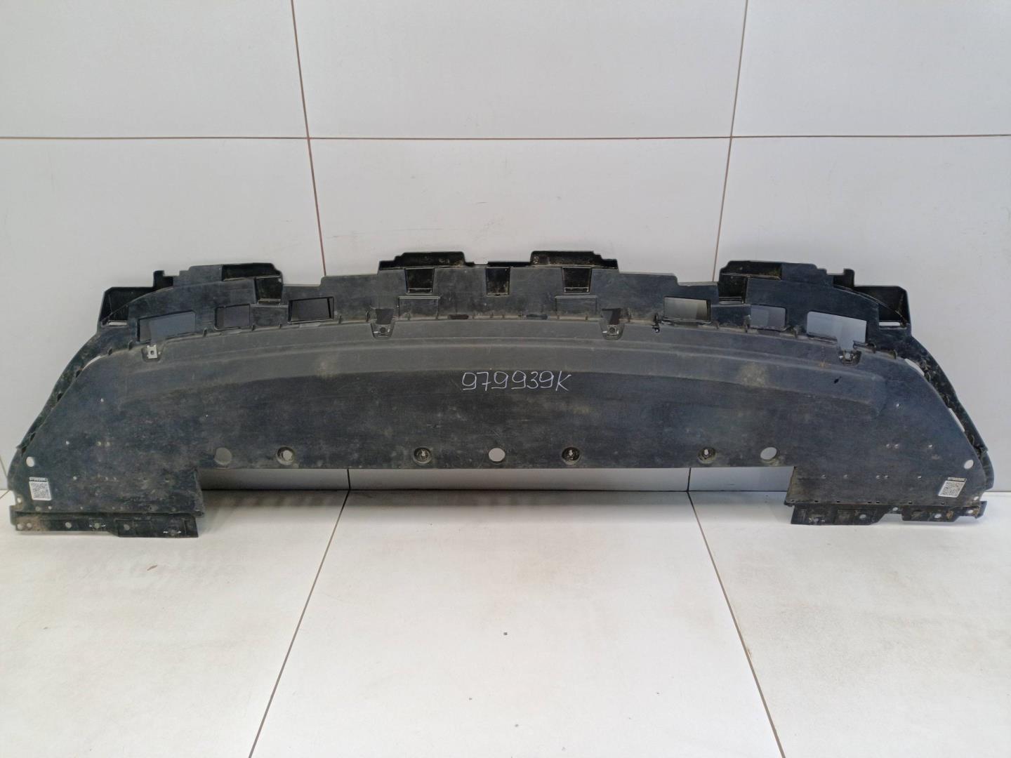 Пыльник двигателя центральный