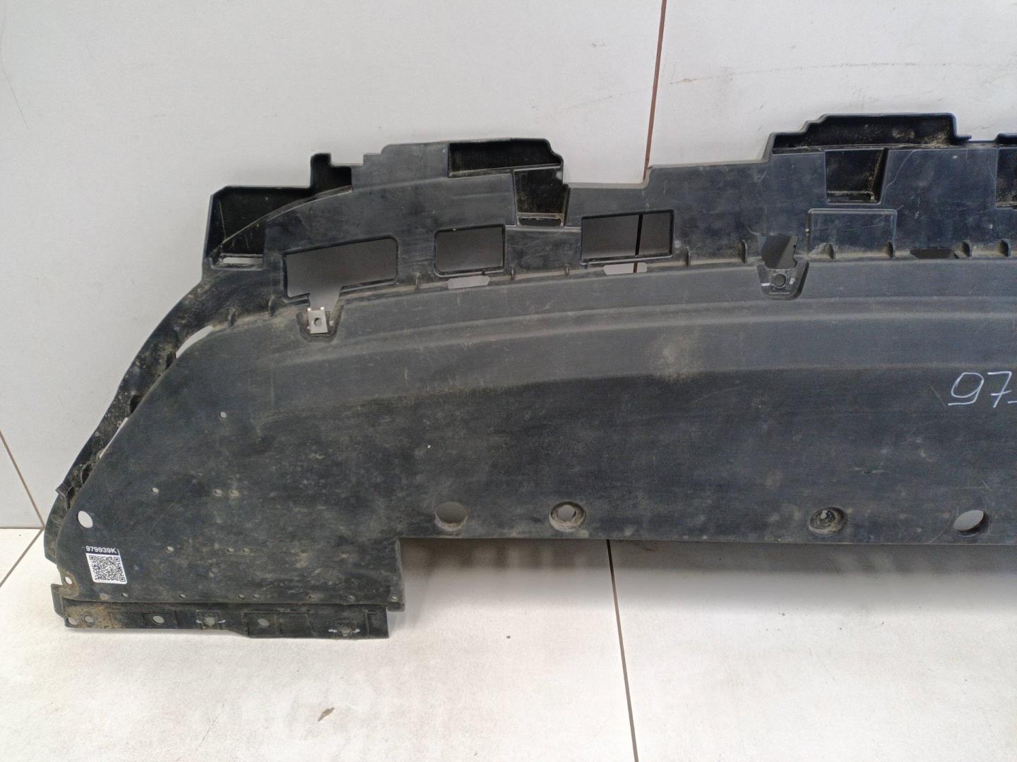 Пыльник двигателя центральный