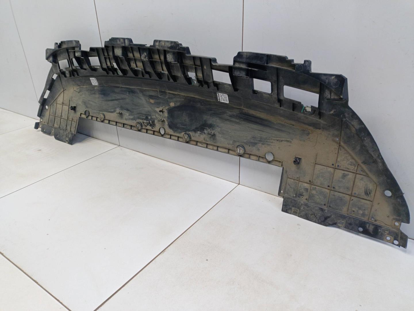 Пыльник двигателя центральный