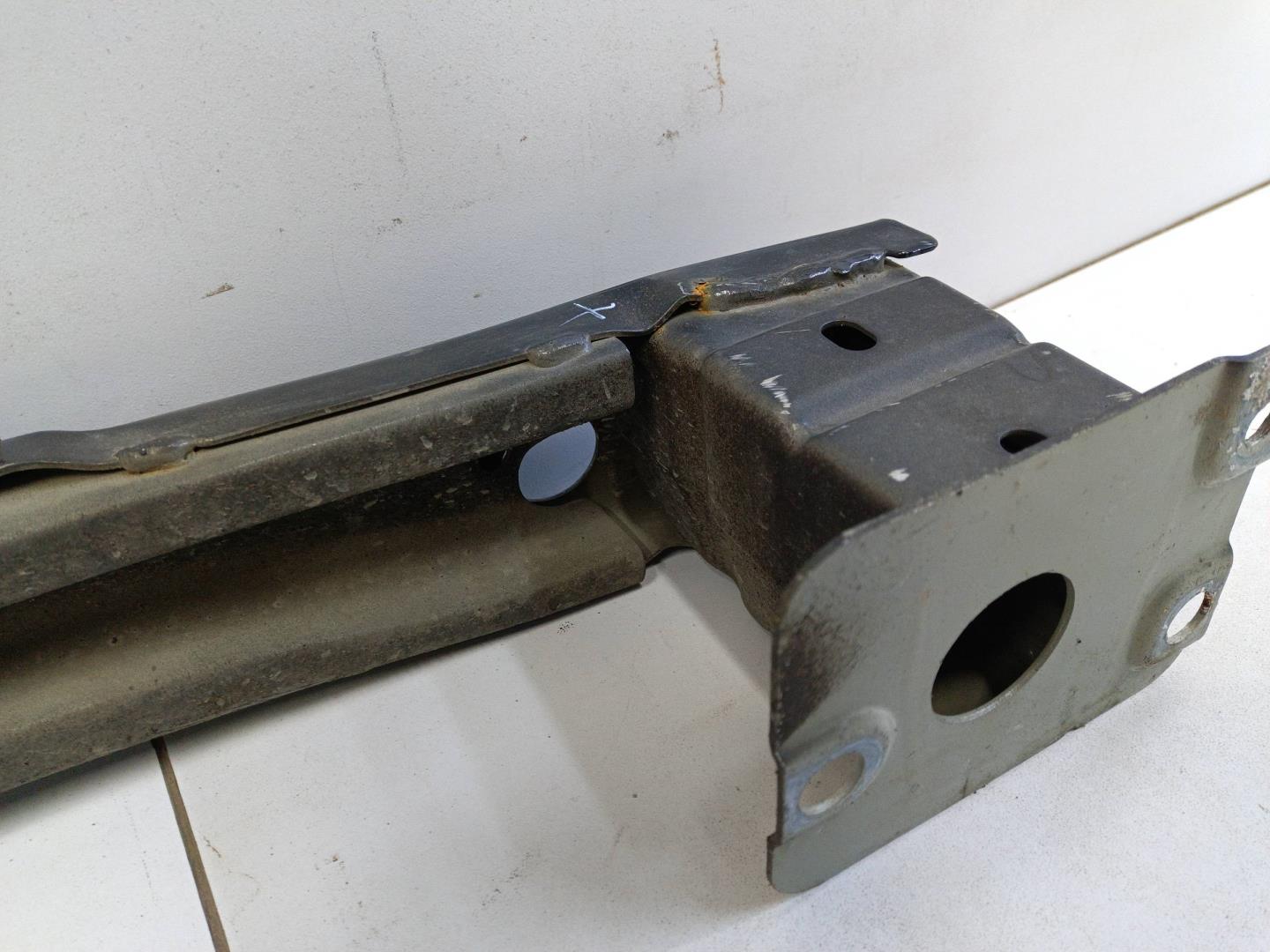 Усилитель заднего бампера