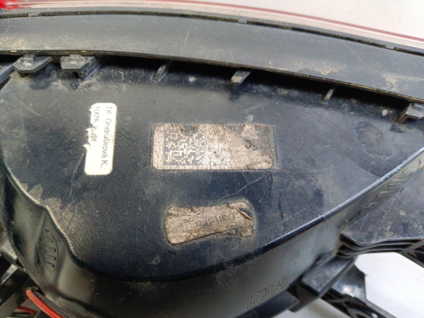 Фонарь задний наружный левый