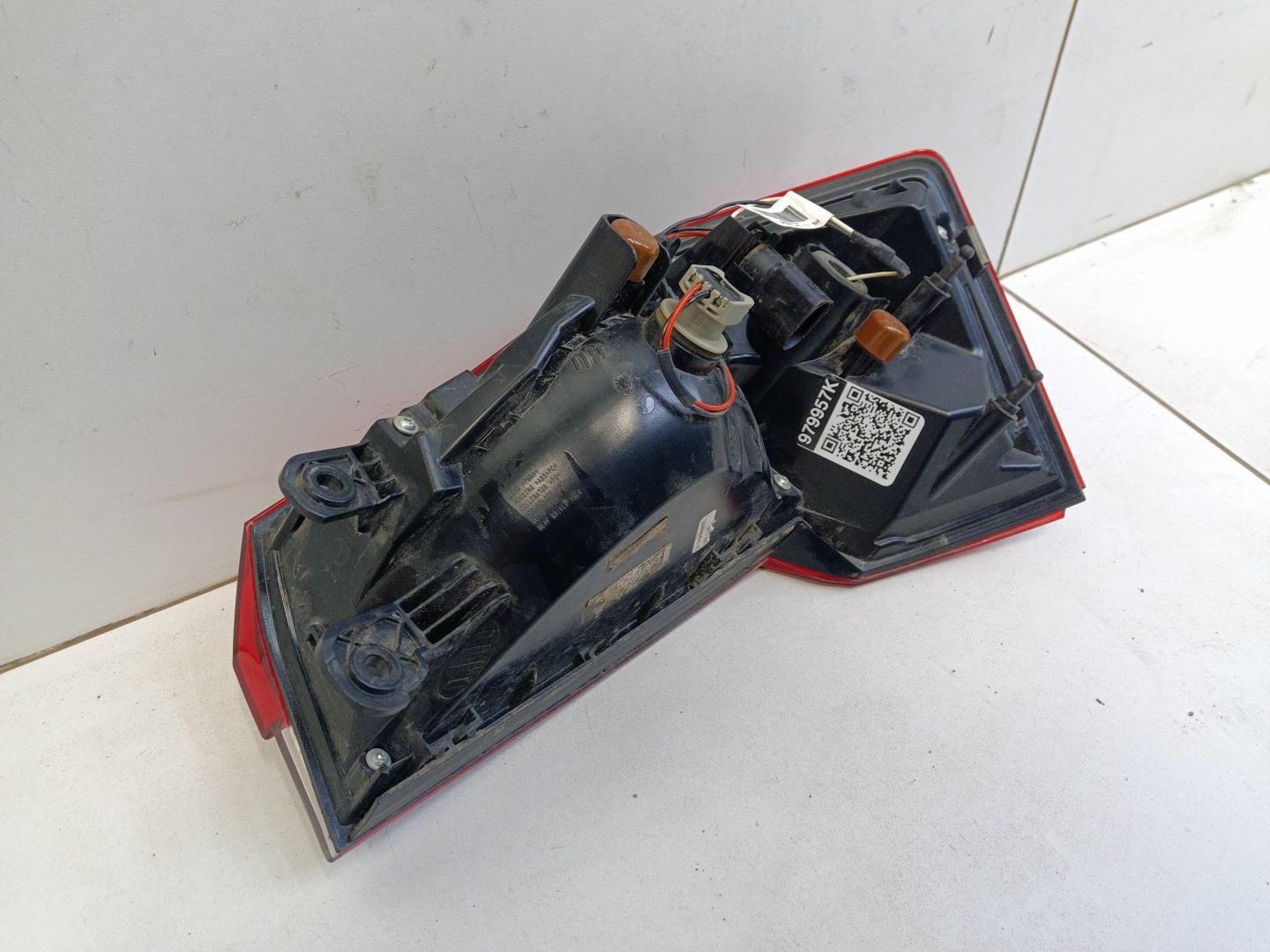 Фонарь задний наружный левый