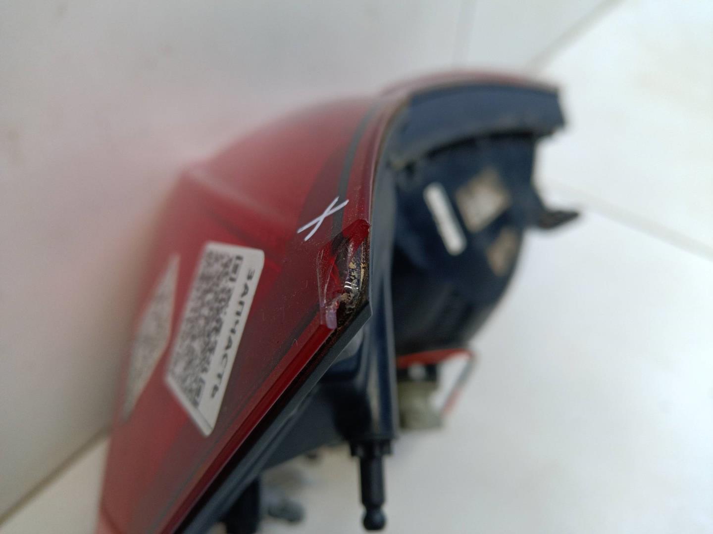 Фонарь задний наружный левый