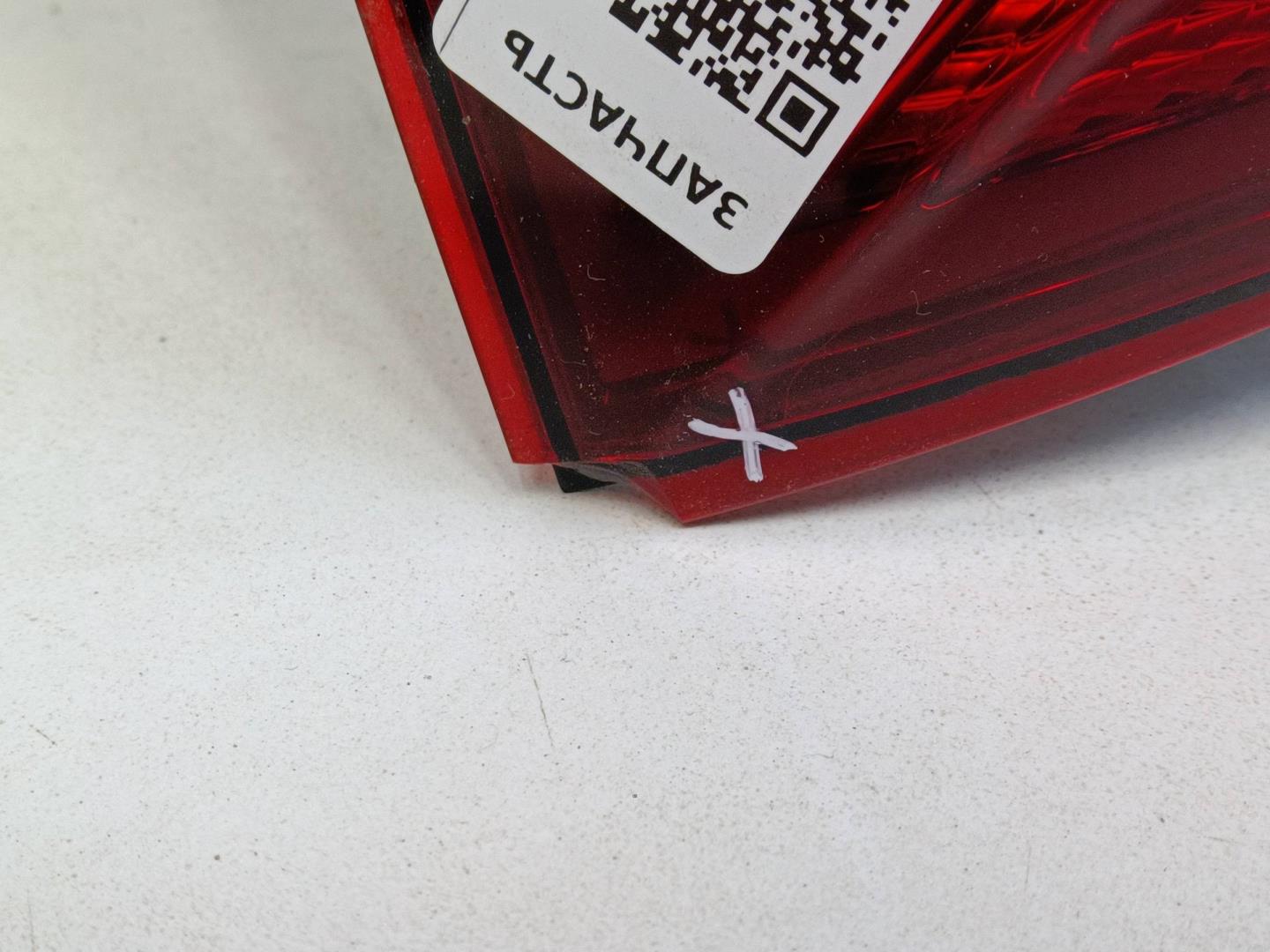 Фонарь задний наружный левый