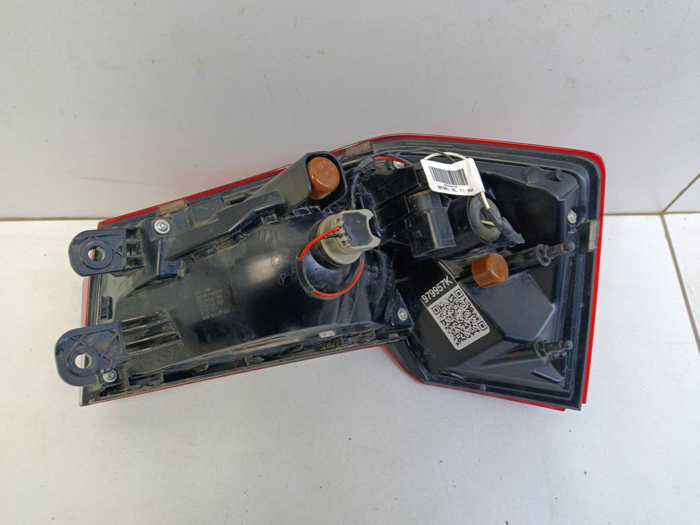 Фонарь задний наружный левый