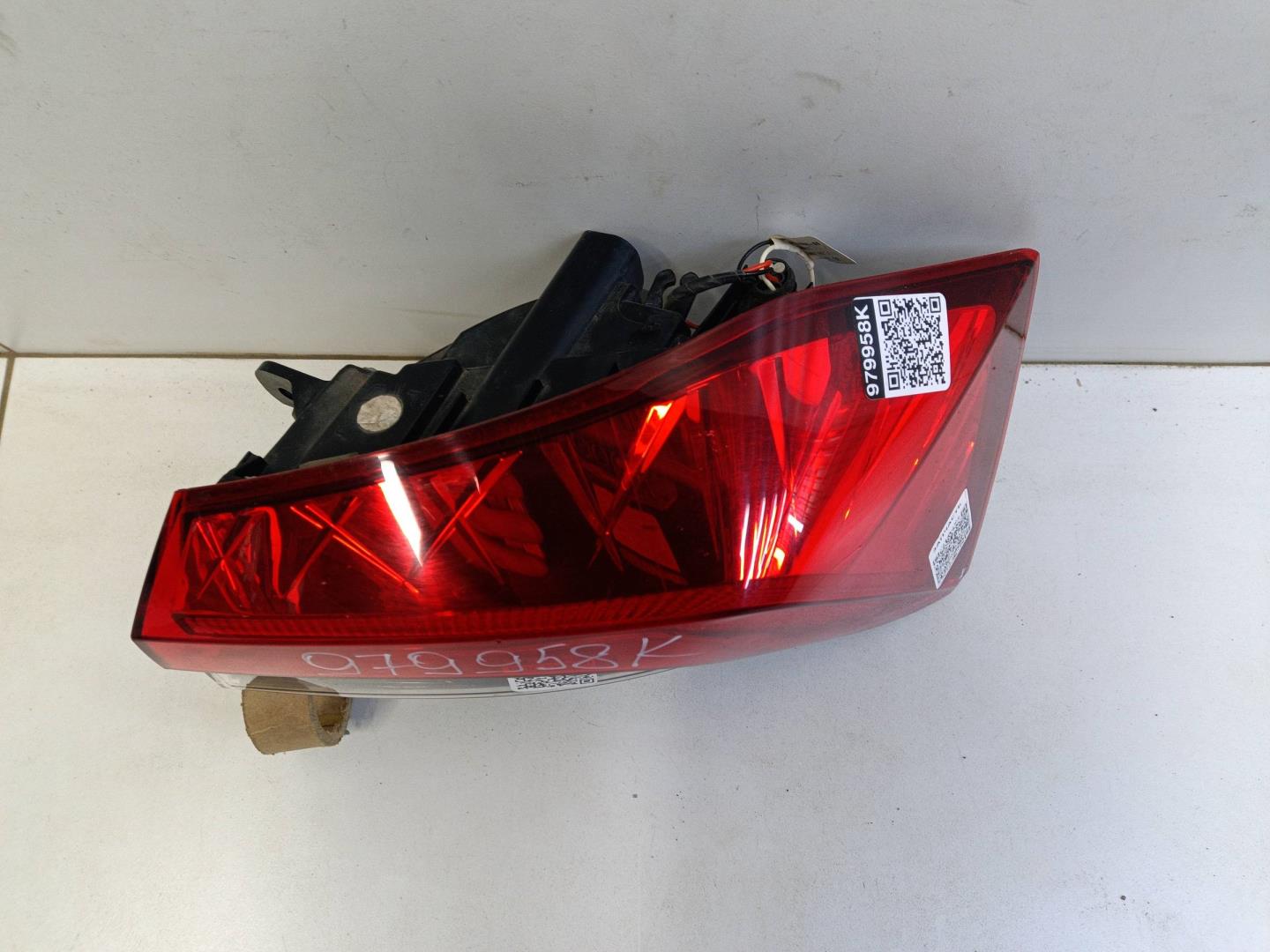 Фонарь задний наружный правый