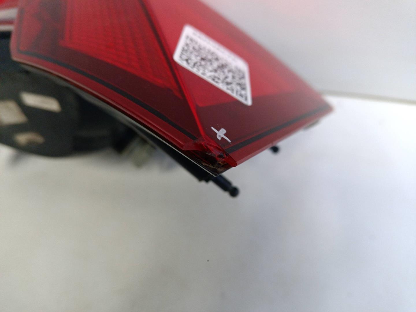 Фонарь задний наружный правый