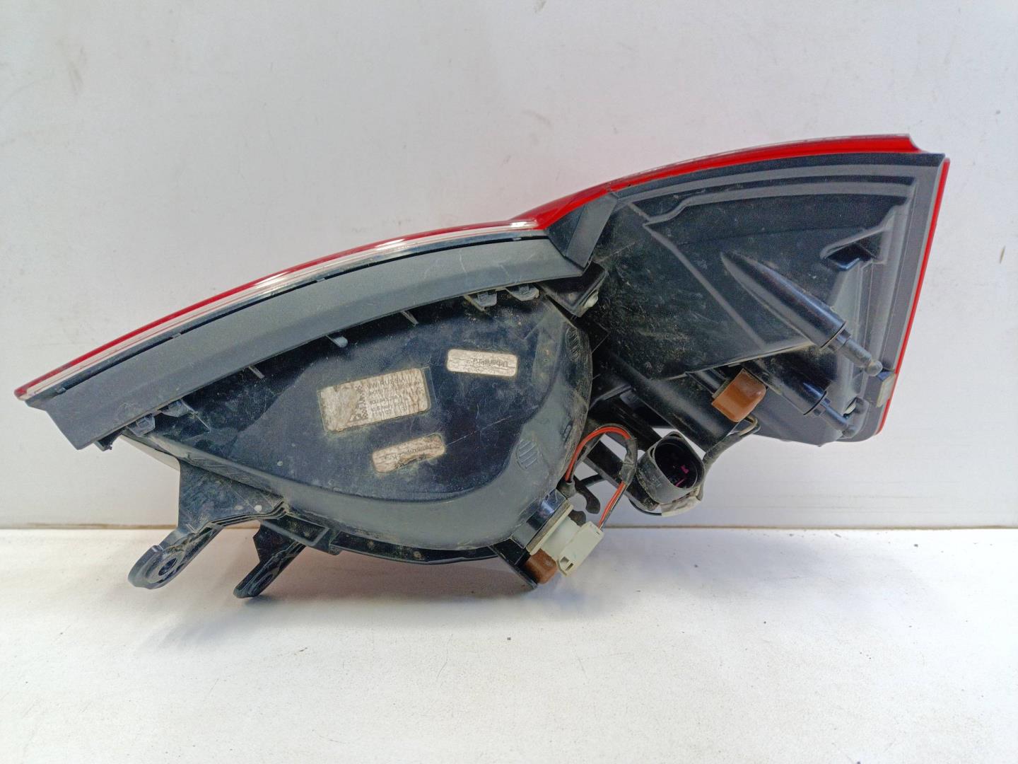 Фонарь задний наружный правый