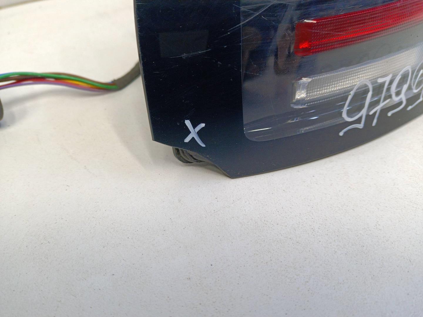 Фонарь задний наружный левый