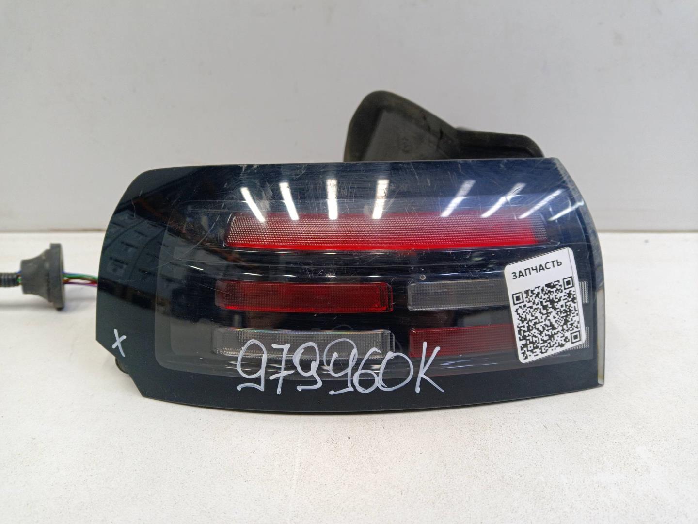 Фонарь задний наружный левый