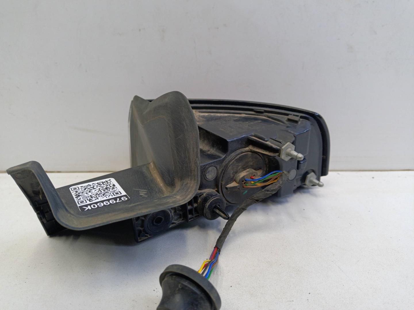 Фонарь задний наружный левый