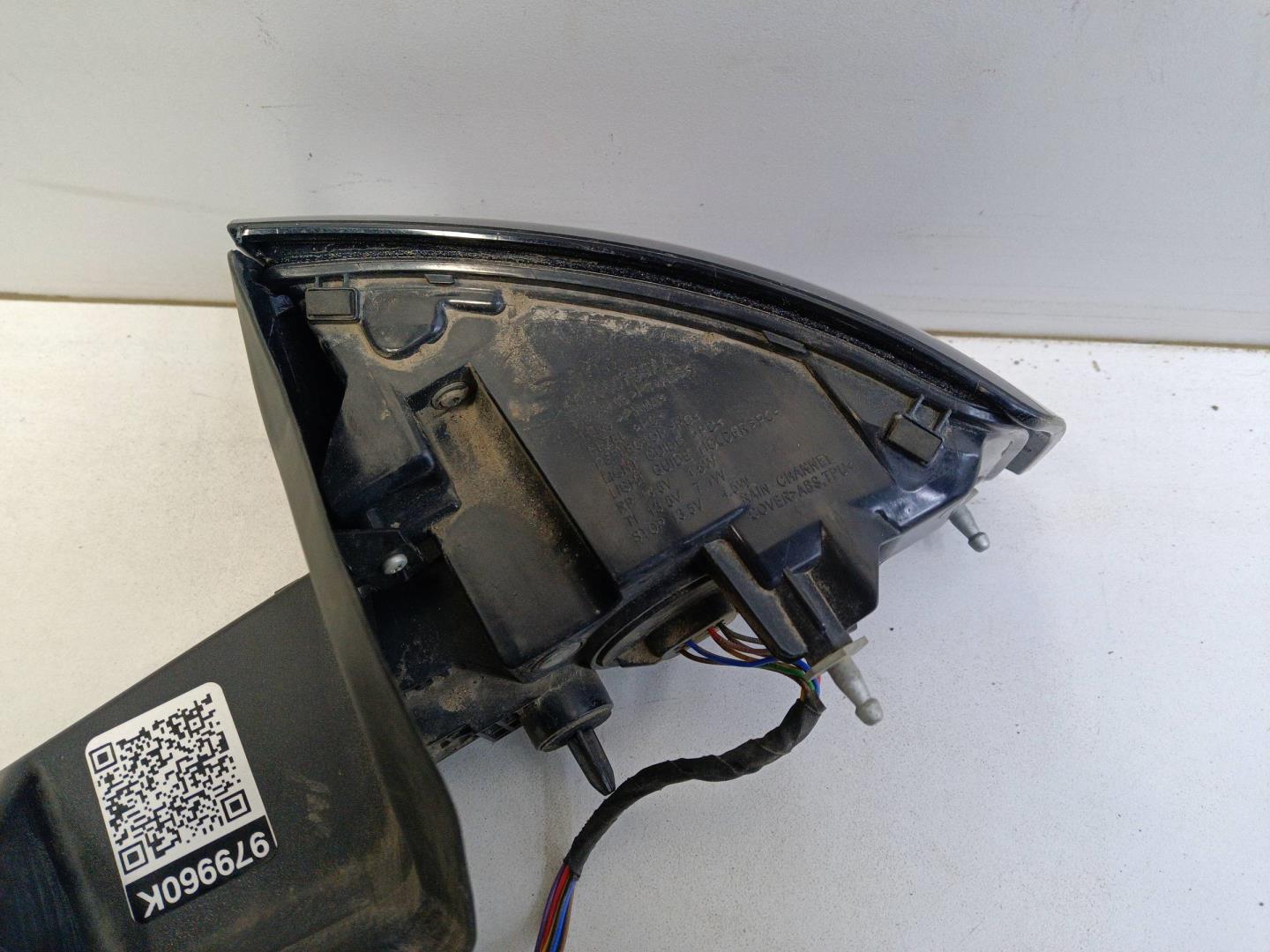 Фонарь задний наружный левый