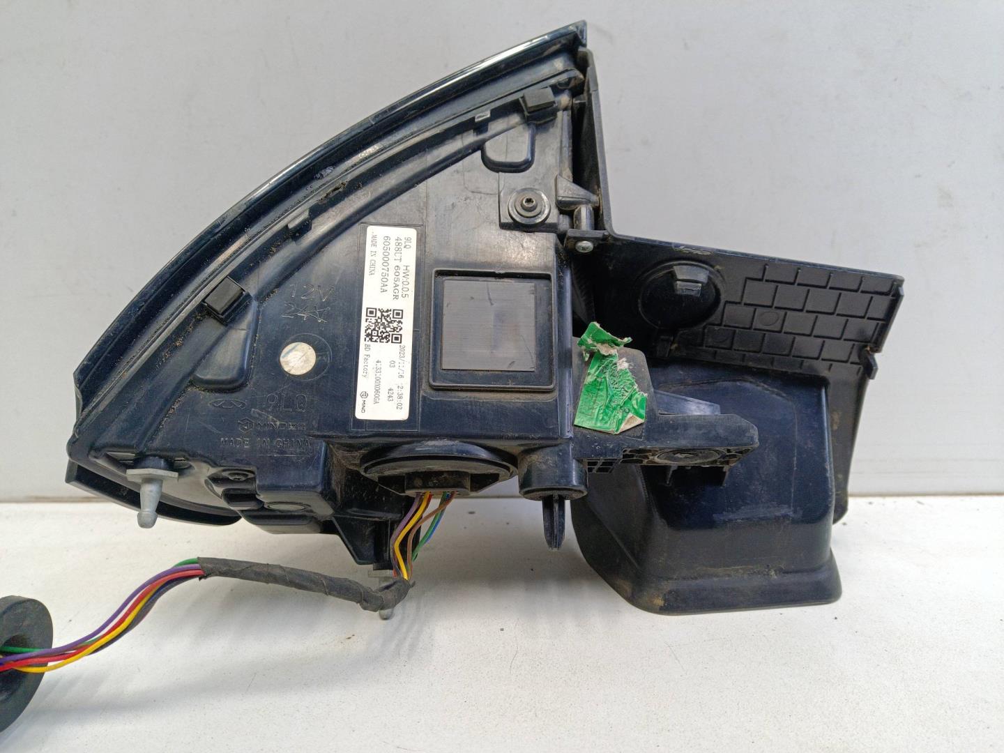 Фонарь задний наружный левый