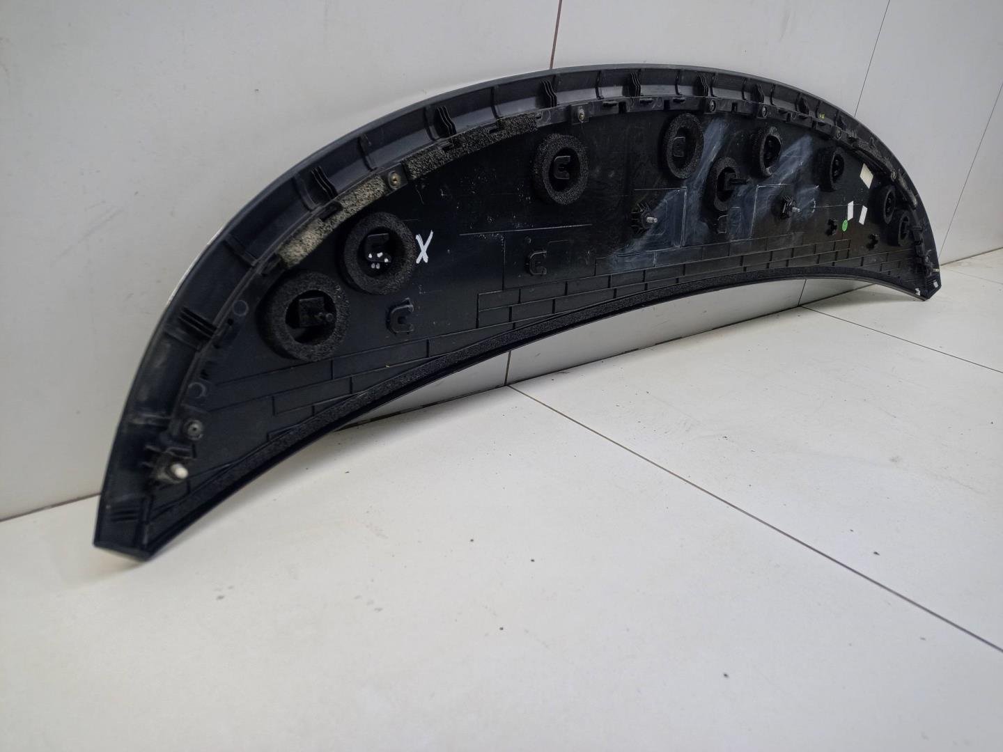 Накладка крышки багажника