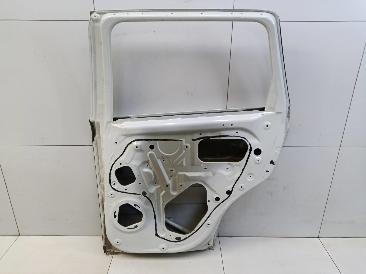 Дверь задняя правая