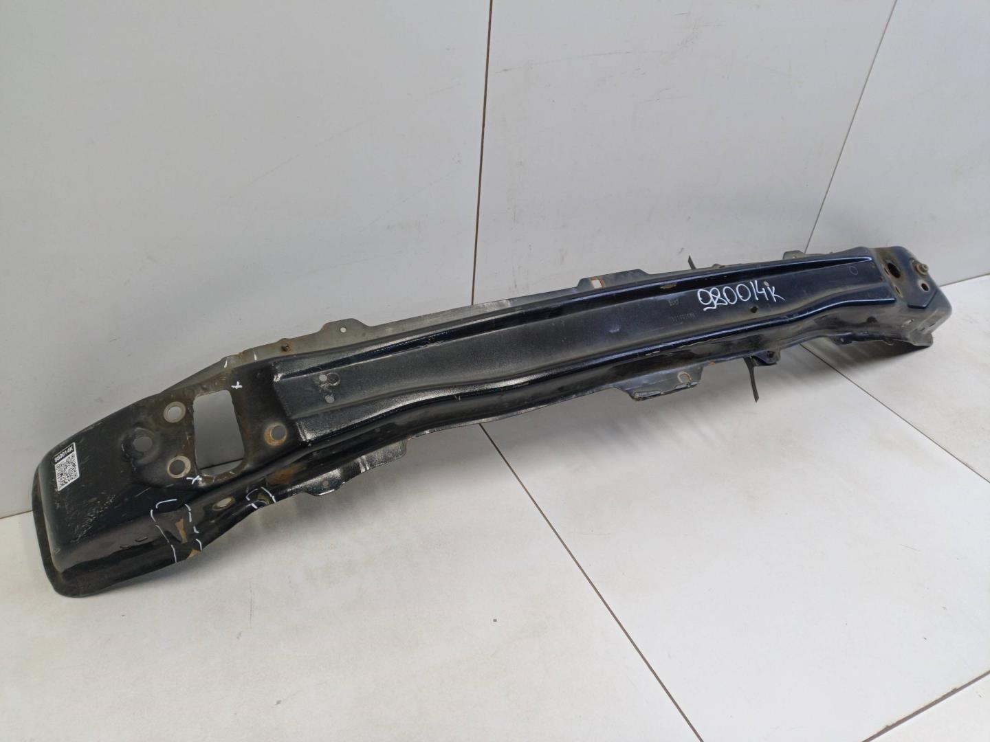 Усилитель переднего бампера