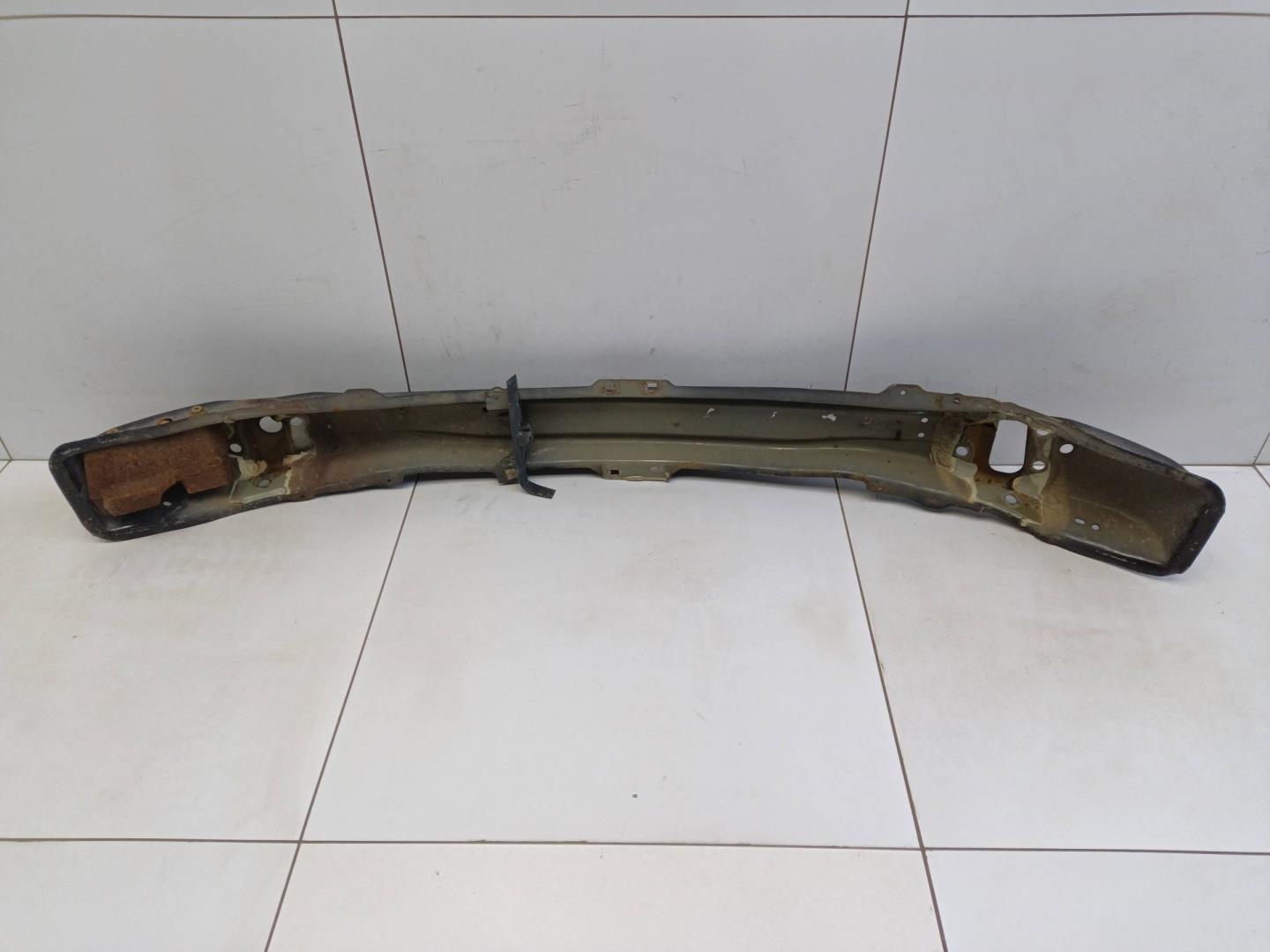 Усилитель переднего бампера