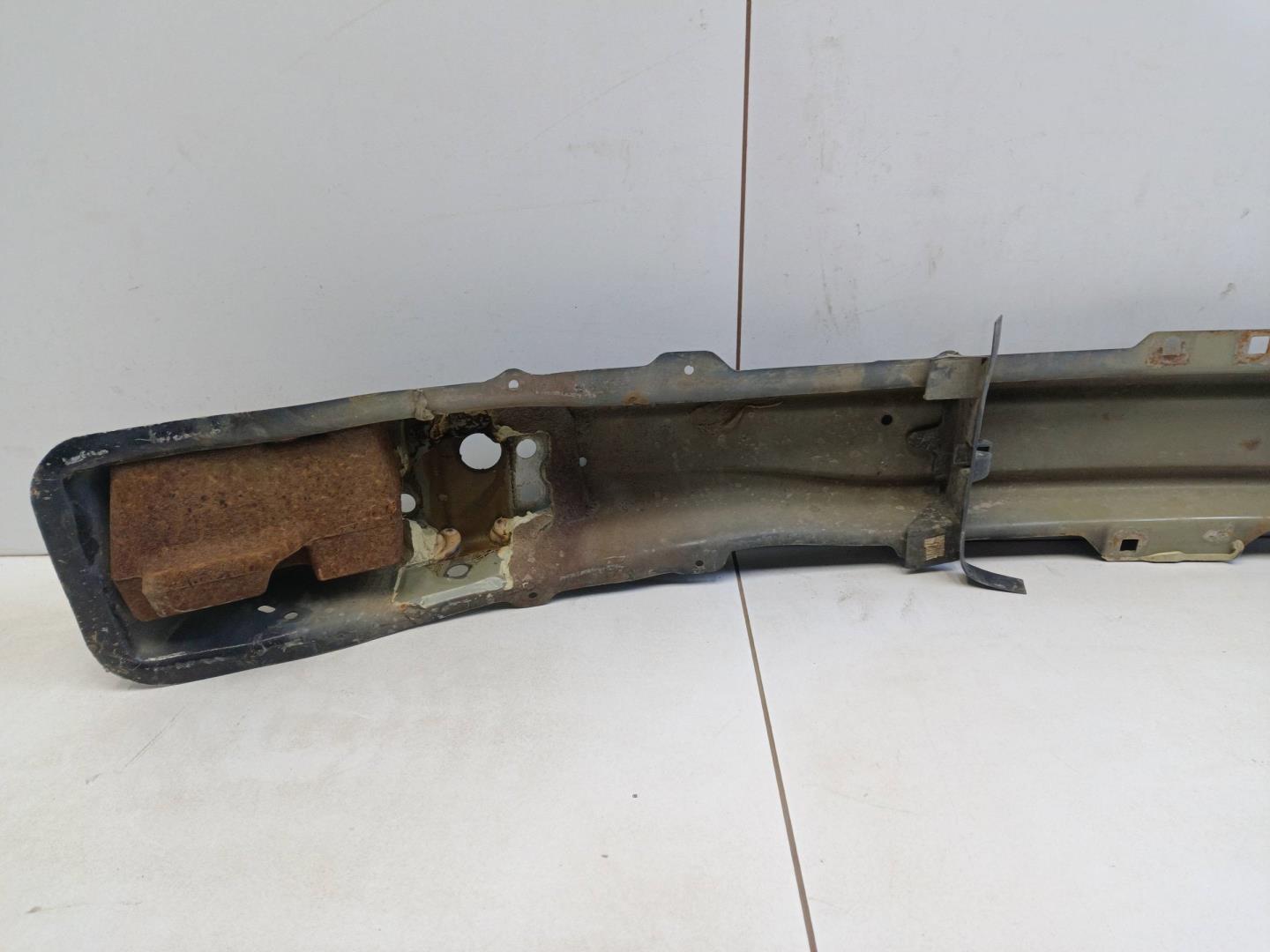 Усилитель переднего бампера