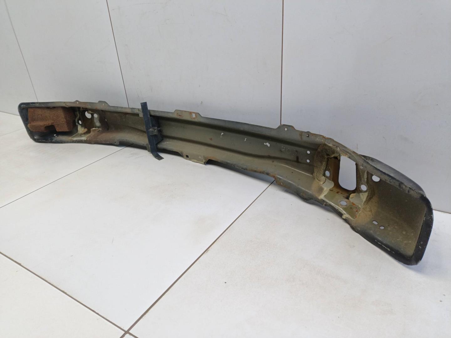 Усилитель переднего бампера