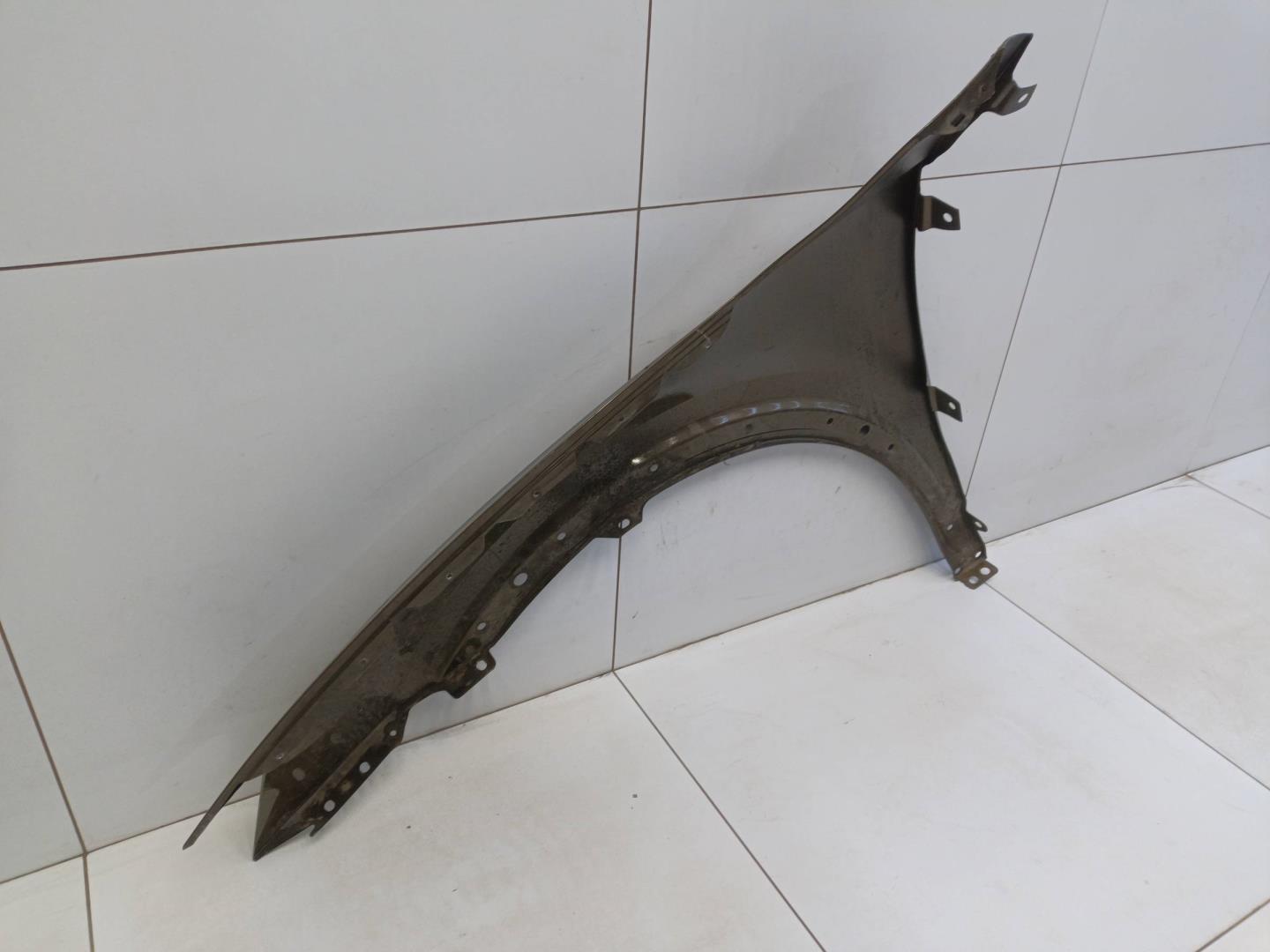 Крыло переднее правое