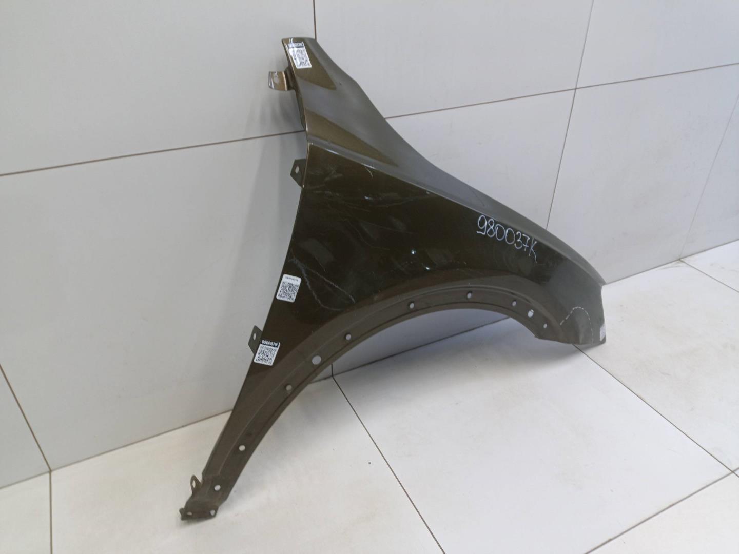 Крыло переднее правое