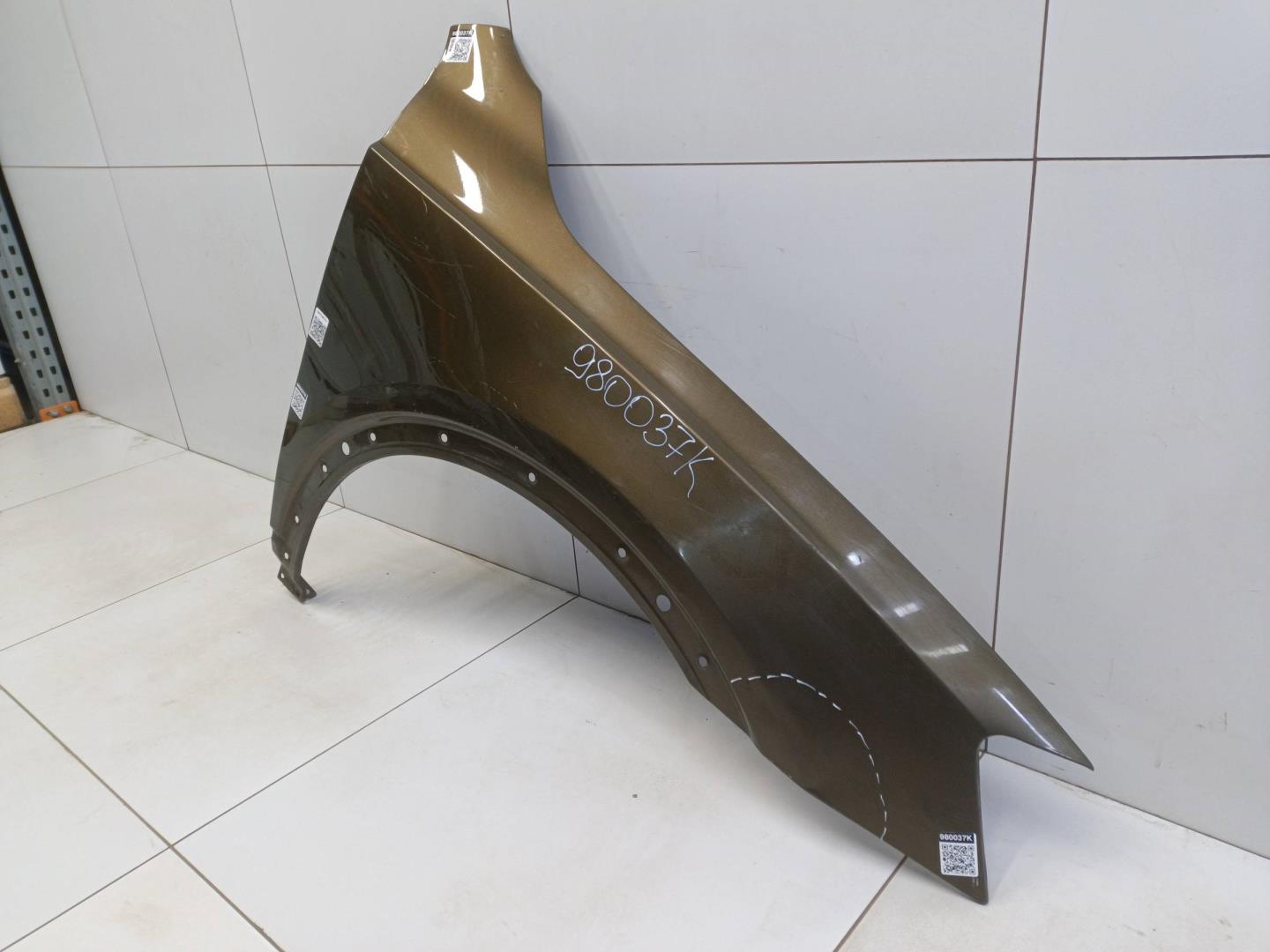 Крыло переднее правое