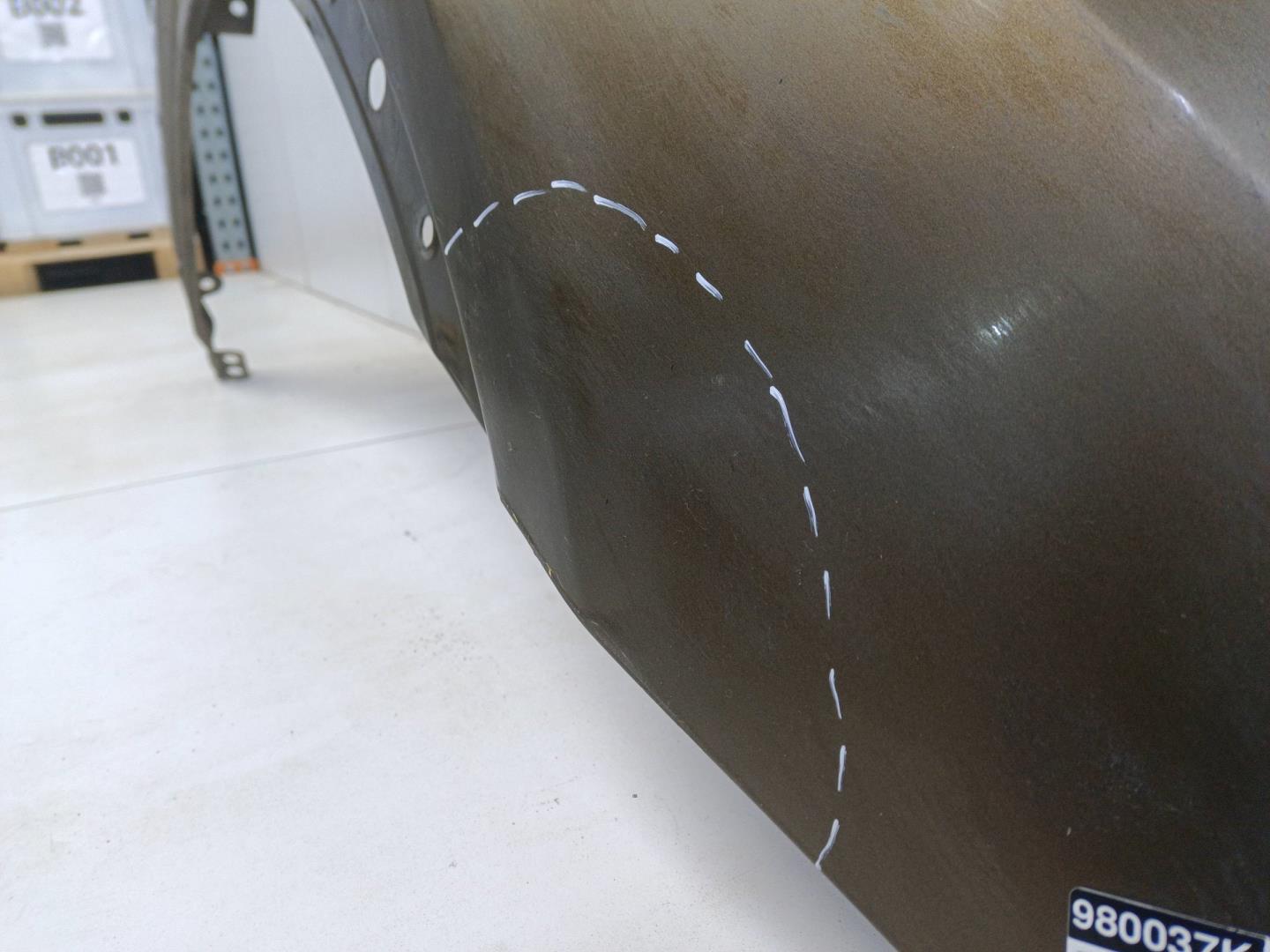 Крыло переднее правое